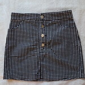 Forever 21 Monochrome Houndstooth Skirt